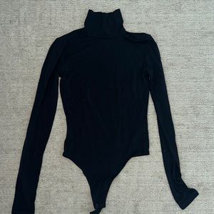 Aritzia 2XS turtle neck body suit